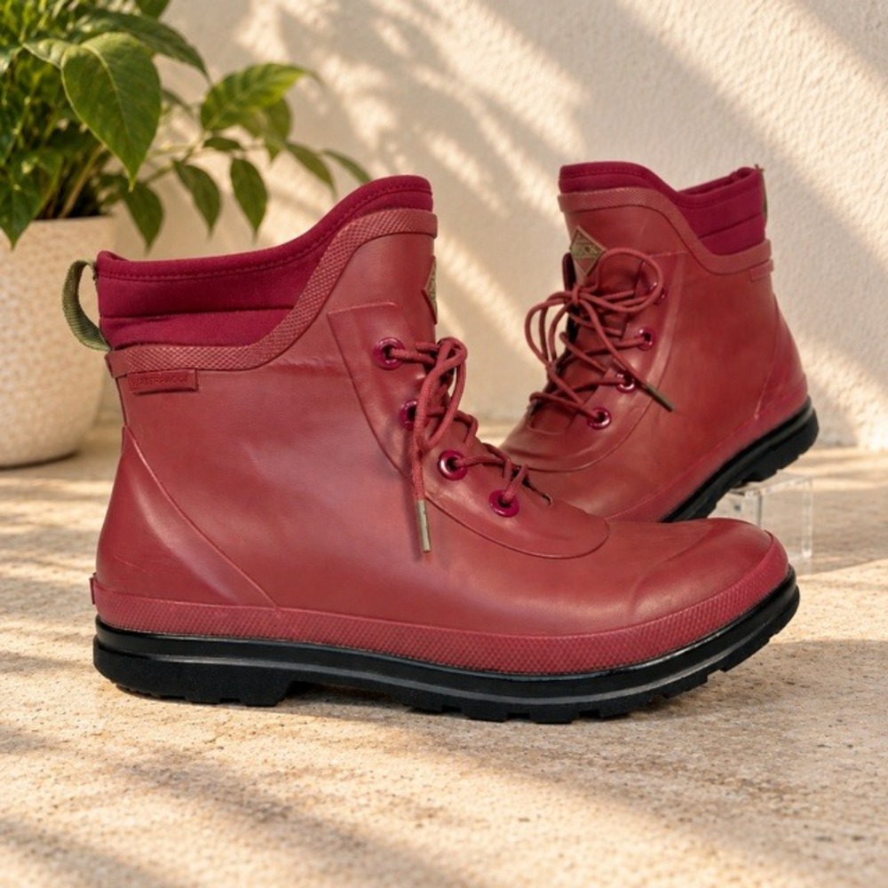 Muck Boots Originals Womens 10 Berry Red Lace Up Waterproof Rain Garden Boots